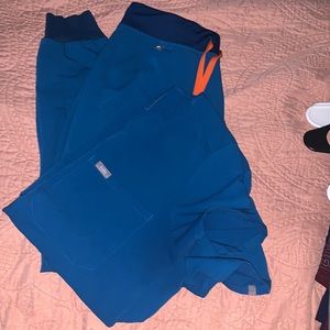 Figs small limited edition Alps Blue scrub set. Like new condition, just too big